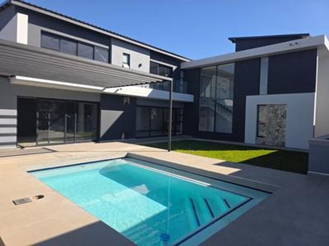 luxurious 6 bedroom family residence.