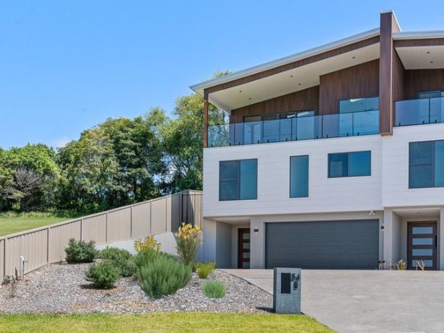 Luxurious Coastal Townhouse ~ Torrens Title