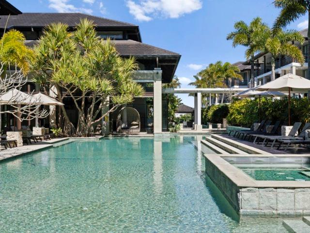 Luxurious Coastal Apartment in Casuarina