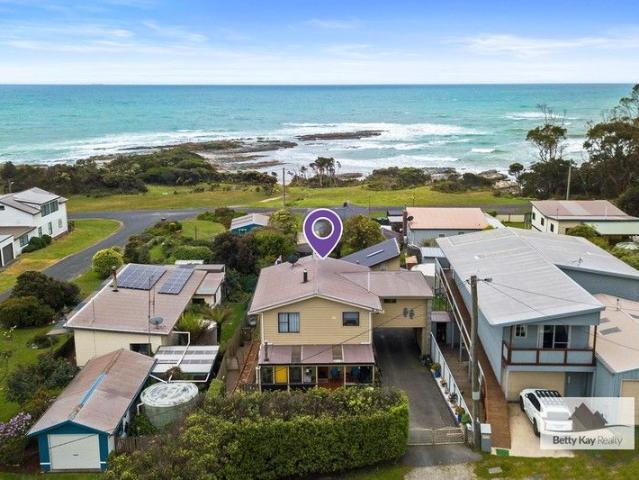 Coastal Living at 1 Shoobridge Street, Crayfish Creek