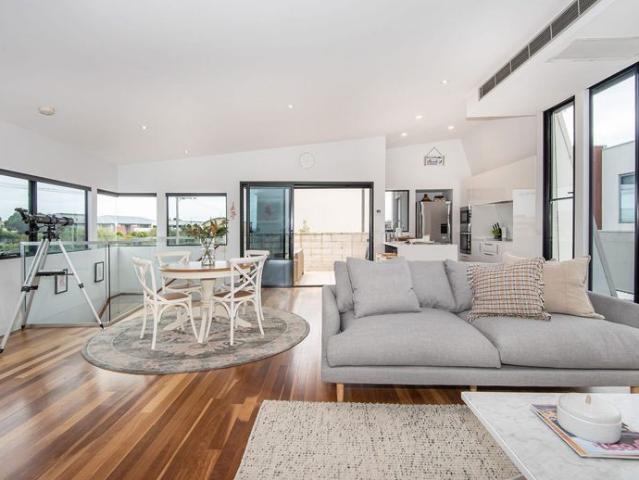 Luxurious Coastal Living Just 100m from the Beach