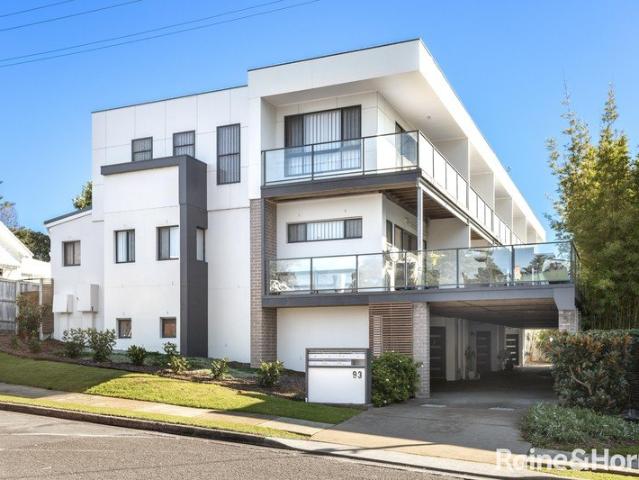 Luxurious Coastal Living Opposite Kiama's Iconic Surf Beach