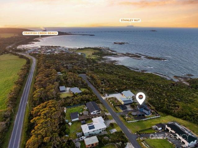 Luxurious Coastal Masterpiece with Panoramic Views of the Bass Straight