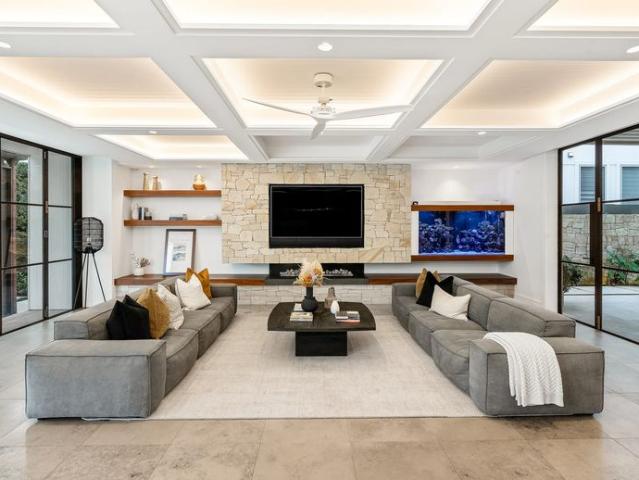 Luxurious contemporary haven with harbour views and cabana house