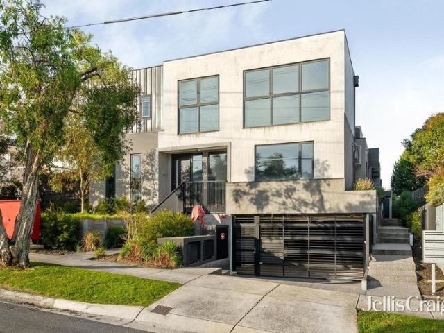 Luxurious contemporary lifestyle just 200m from Westfield