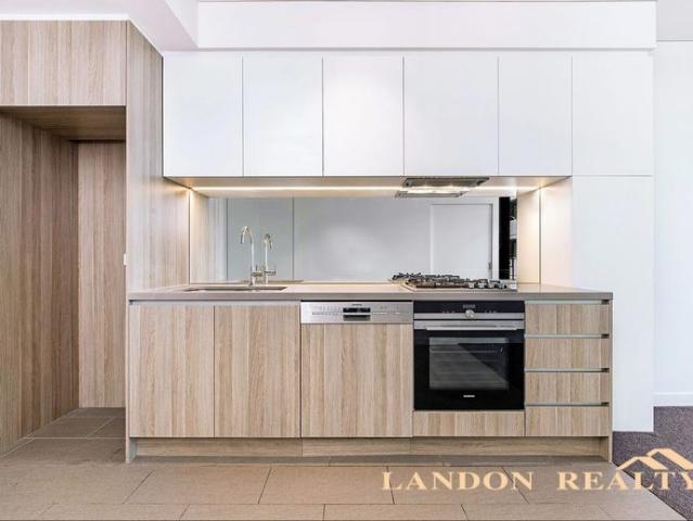 Luxurious and convenient apartment with STUDY