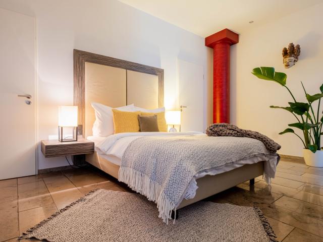 Luxurious and stylish living | art apartment in the heart of Düsseldorf incl. Netflix | quiet location in the inner courtyard