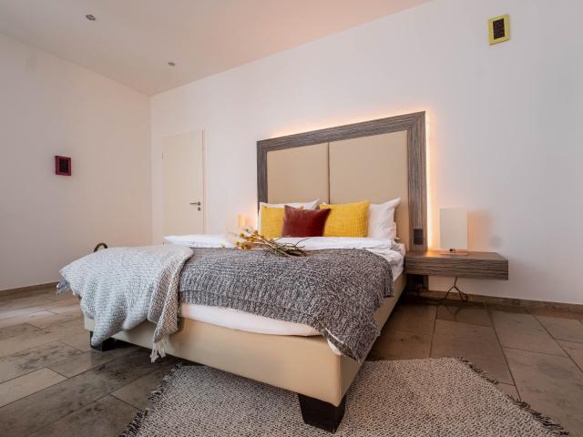 Luxurious and stylish living | art apartment in the heart of Düsseldorf incl. Netflix | quiet location in the inner courtyard