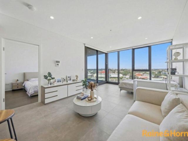 Luxurious and Spacious One Bedroom Apartment at the Prime Location in Sydney Olympic Park