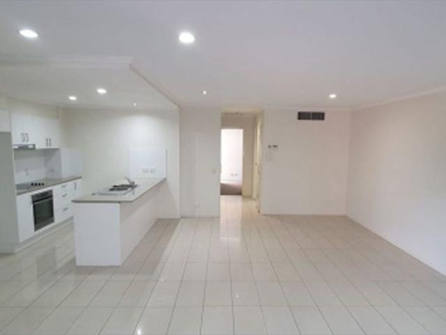 Luxurious and spacious apartment with private courtyard