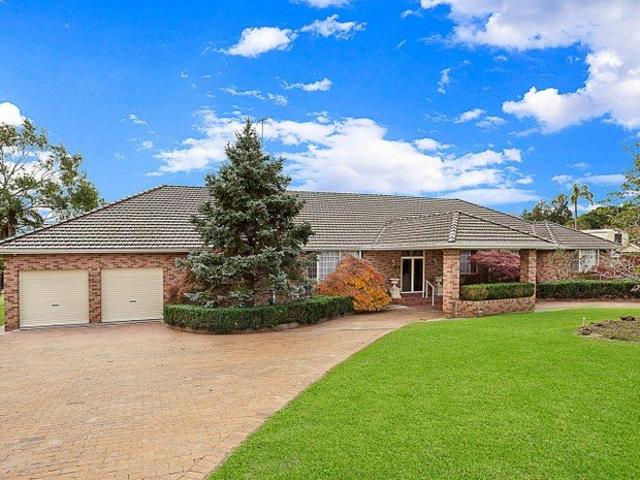 LUXURIOUS ACREAGE LIVING