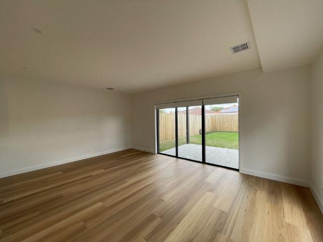 Luxurious Altona North Townhouse!