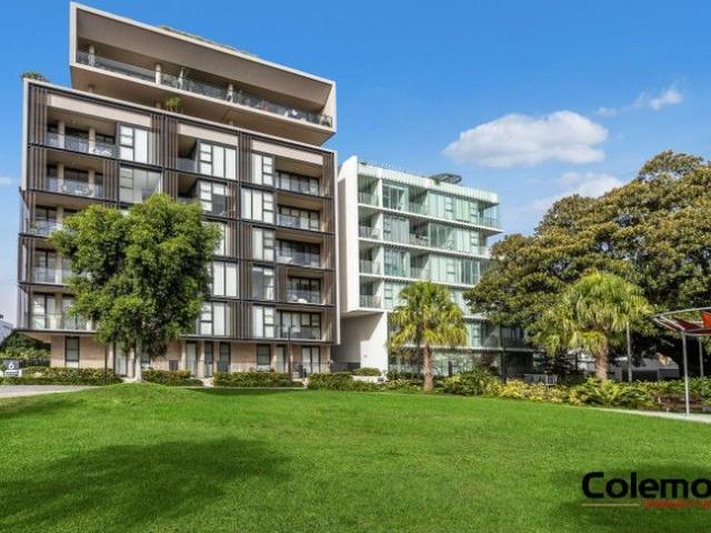 Luxurious Apartment Offering Immediate Charm & Convenience