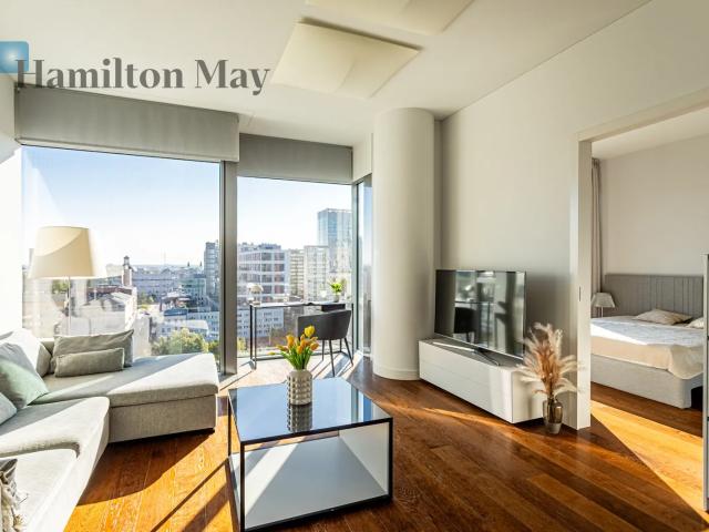 Luxurious apartment in Cosmpolitan with panoramic city views