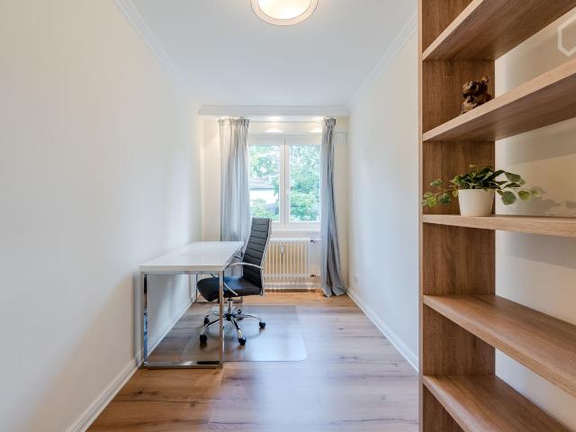 Luxurious Apartment in popular City Center Location with high speed Internet, Berlin Amsterdam Apartments for Rent