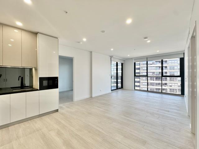 Luxurious Apartment Living in a highly sought out complex | Spacious Bespoke Living |