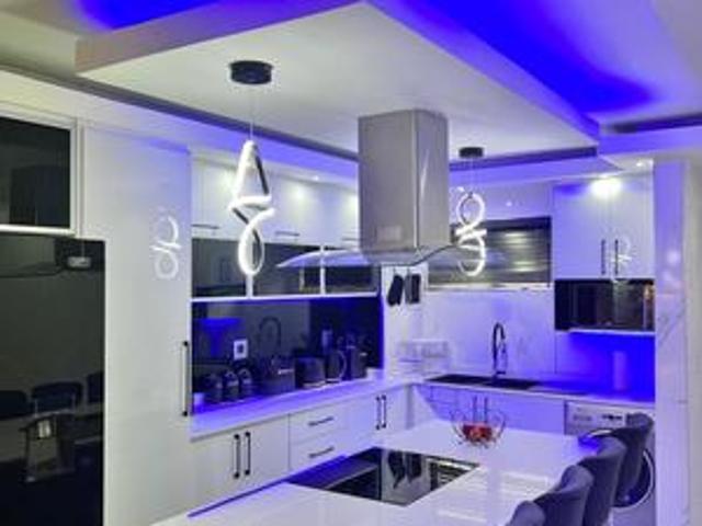 luxurious apartment queensburgh