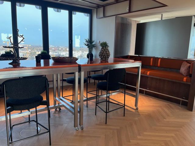 Luxurious apartment with plenty of space and a great view over Düsseldorf, Dusseldorf Amsterdam Apartments for Rent