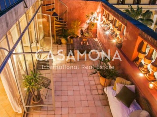 Luxurious Apartment with Private Terrace, Elevator and Beautiful Views on Plaça Reial