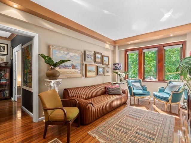 Luxurious Art Deco Apartment with Leafy Fitzroy Gardens Views and Spectacular Rooftop
