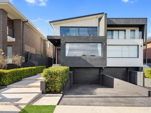 Luxurious Architectural Designed Family Residence