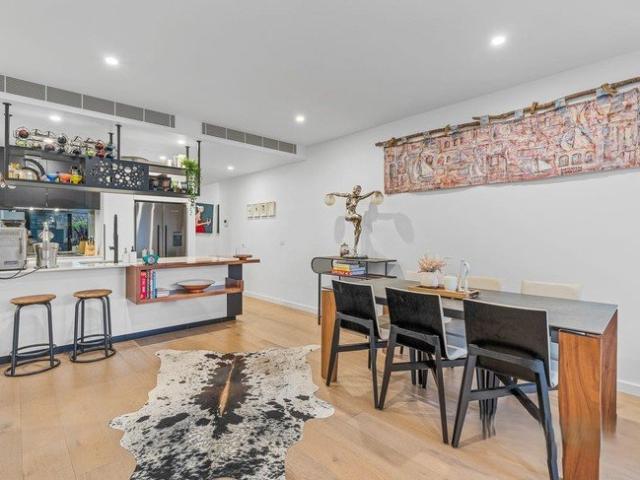 Luxurious Armadale Living with Private Courtyard