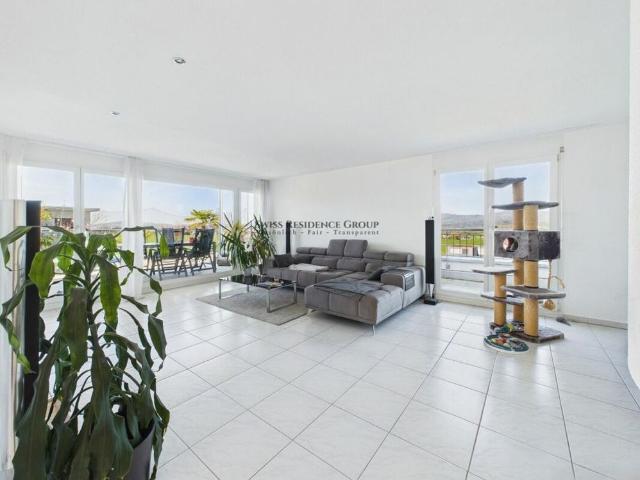 Luxurious attic apartment with beautiful views of the mountains and the lake