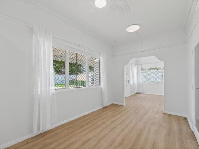 Luxurious Bottom Floor Unit with Secure Yard in South Townsville