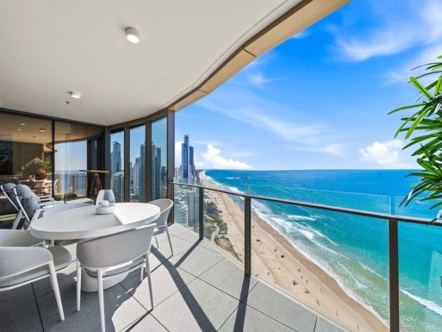 Luxurious Beachfront Residence