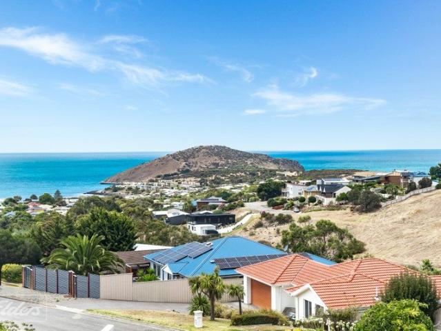 Luxurious Beachside Retreat with Breathtaking Ocean Views