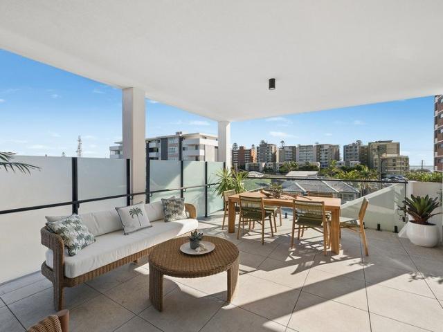 Luxurious brand new contemporary, at Town Beach