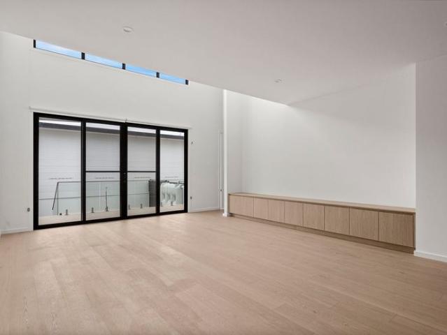 LUXURIOUS BRAND NEW DUPLEX IN THE HEART OF WOLLONGONG