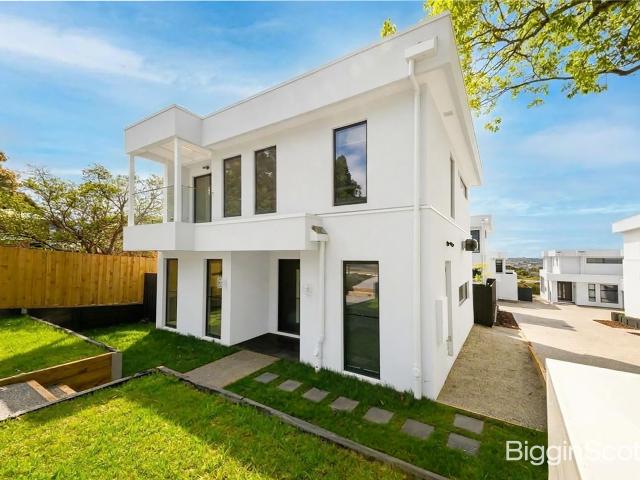 Luxurious Brand New Family Living with Lift, Mountain Views and Exceptional Space