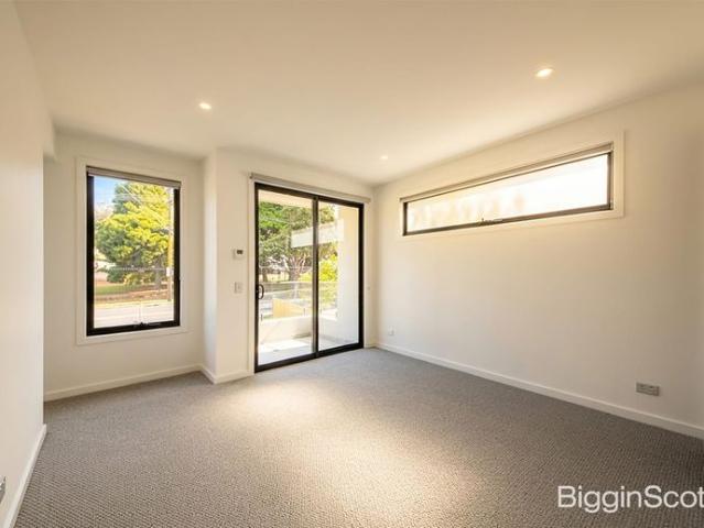 Luxurious Brand New Family Living with Lift, Mountain Views and Exceptional Space
