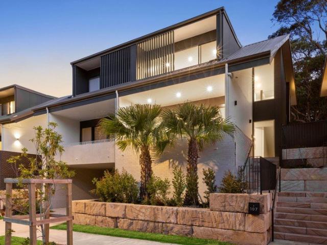 Luxurious Brand New Residence of Tranquil Parkside Luxury