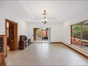 LUXURIOUS GRAND RESIDENCE IN PRESTIGIOUS WEST LAKES