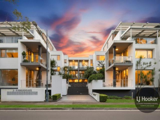 Luxurious Ground Floor Waterfront Apartment with Spectacular River Views