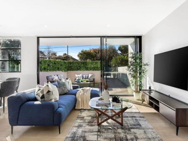 Luxurious Designer Ground Floor Apartment with House Like Proportions