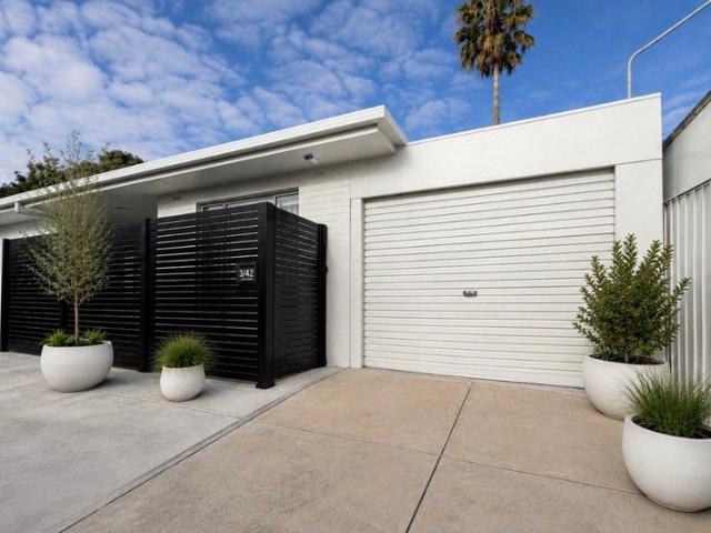 Luxurious Designer Studio in Prestigious St Peters Fully Renovated, Turnkey Living