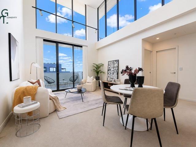 Luxurious Dual Level Sky Home with Spectacular City Views