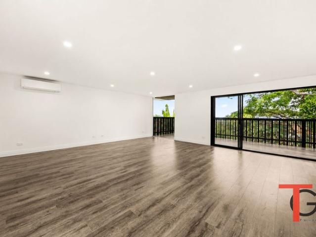 Luxurious Dual Living Family Home in Prime Upper Mount Gravatt Location