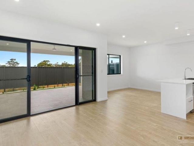 Luxurious Duplex for Lease in Greenview Estate!