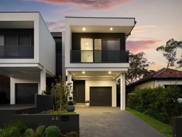 Luxurious duplex set in prime coastal location