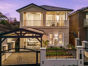 Luxurious Entertainer's Retreat on a Premium Parcel