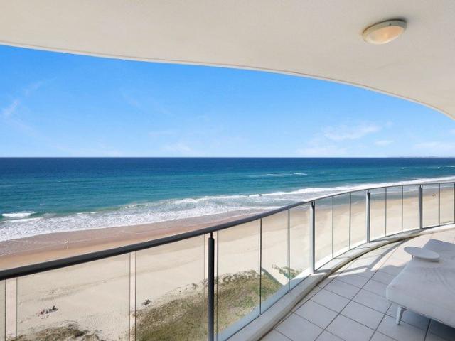 Luxurious Entire Floor Beachfront Residence 'Platinum on the Beach'