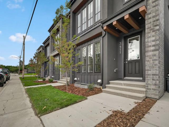 Luxurious End Unit Townhome Inner City!