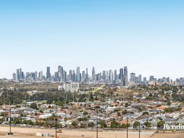 Luxurious east facing apartment with stunning city & trackside views
