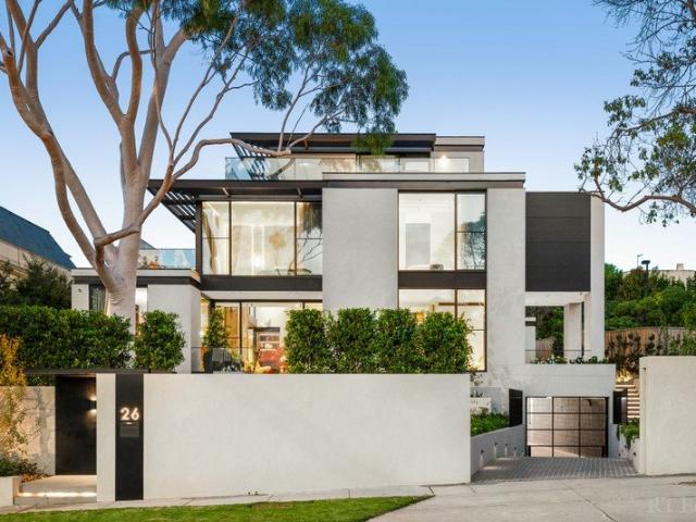 Luxurious Executive Residence with Amazing City Views