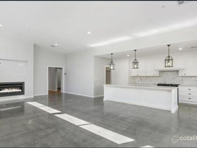 Luxurious Four Bedroom Residence with Study in a Premium Location