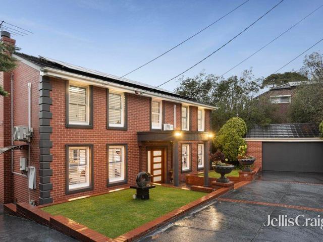 Luxurious family entertainer just a stroll from Westfield